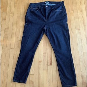 Good American Good Legs Crop